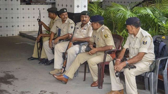 UP: योगी सरकार 50 साल से ज्यादा की उम्र वाले पुलिसकर्मियों को जबरन करेगी  रिटायर « Daily Bihar